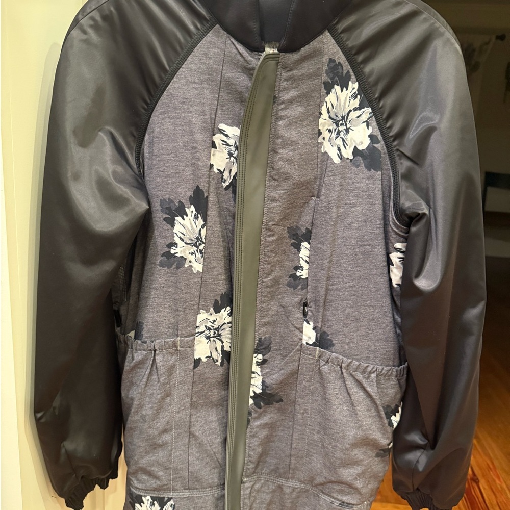 Lululemon Both Ways Atomic Floral Jacket - Picture 6 of 14